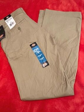Dickies Women Straight Fit Pants in Khaki